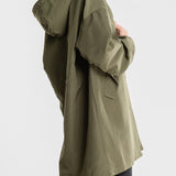 Casaco Corta Vento Impermeável com Capuz Oversized - Mudeseulook