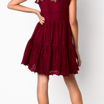Vestido Curto Detalhe Babado no Ombro - Mudeseulook